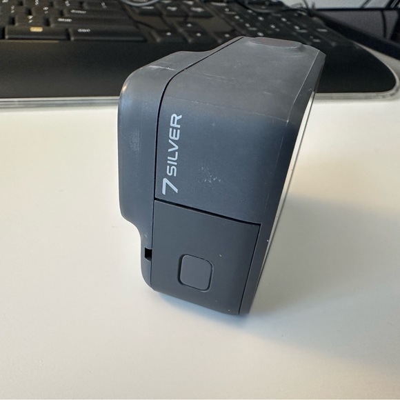 GoPro Silver 7 and accessory case - Picture 5 of 8